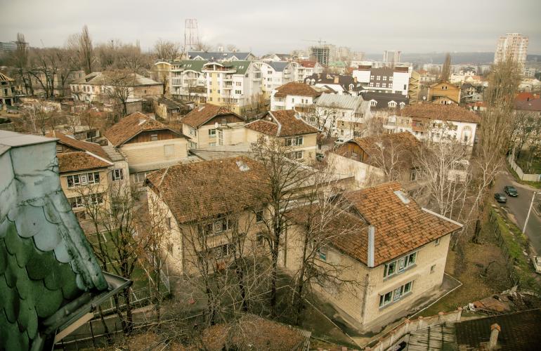 Panorama niszczejących domów w Kiszyniowie