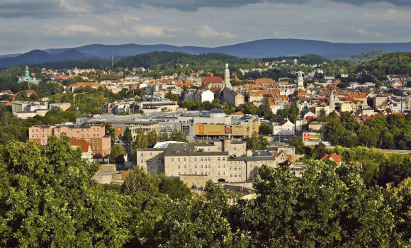 Ile kosztuje ubezpieczenie samochodu w Jeleniej Górze w 2023 roku? OC już od 311 zł!