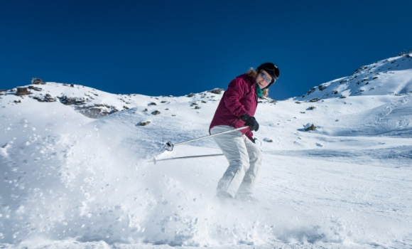 Uprawiam freeride. Co powinna zawierać moja polisa na narty?